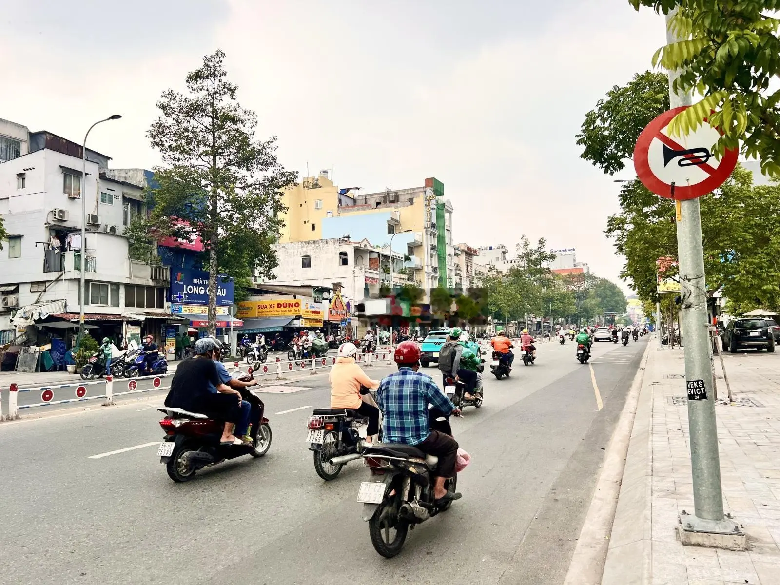 Vị trí đẹp đặt thương hiệu lớn kinh doanh ăn uống, mặt tiền Nguyễn Thái Học. DT: 4x15, 4 tầng, 32tỷ