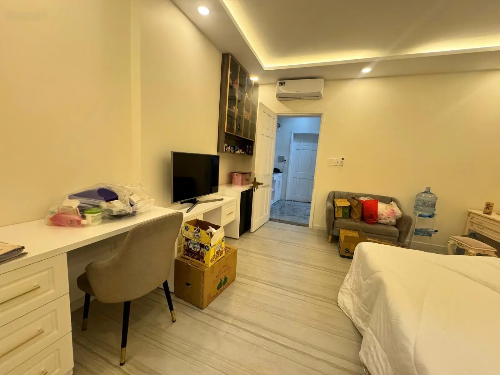 Bán nhà Villa HXH 8m, nhà đẹp, full NT cao cấp, CN: 111.5m2, 23 tỷ, Trần Huy Liệu, PN