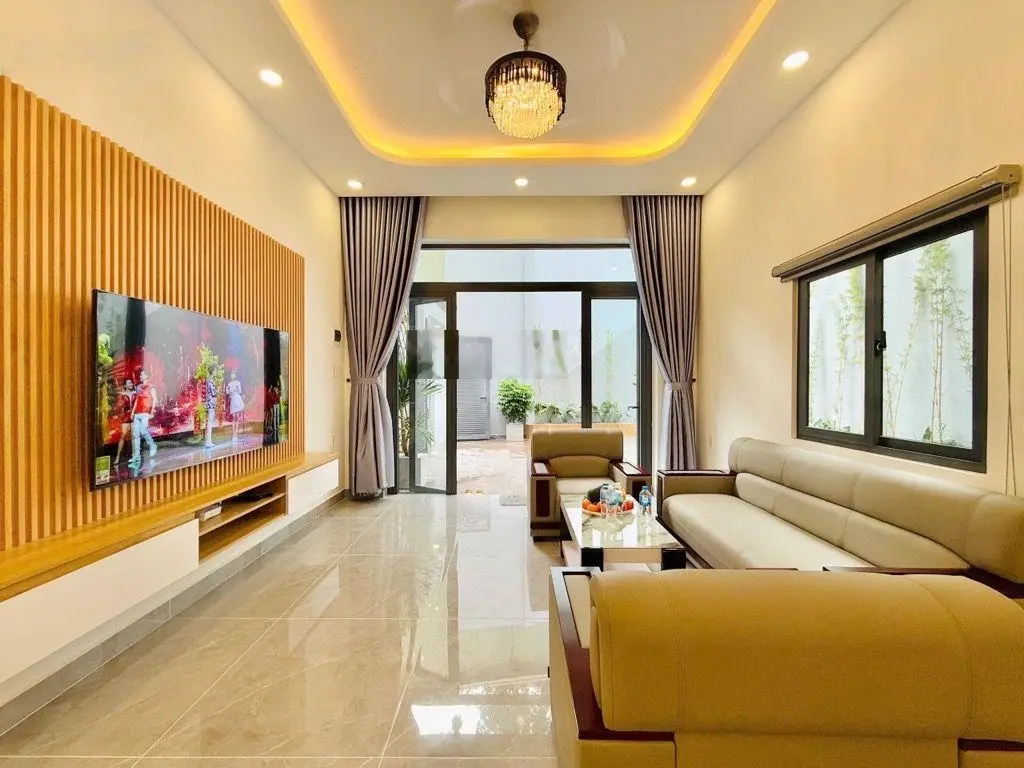 Nhà Siêu Đẹp, 102M2, Ngang 6.5m, Gần Siêu Thị Emart 2, Rạch Xuyên Tâm, sân vườn.