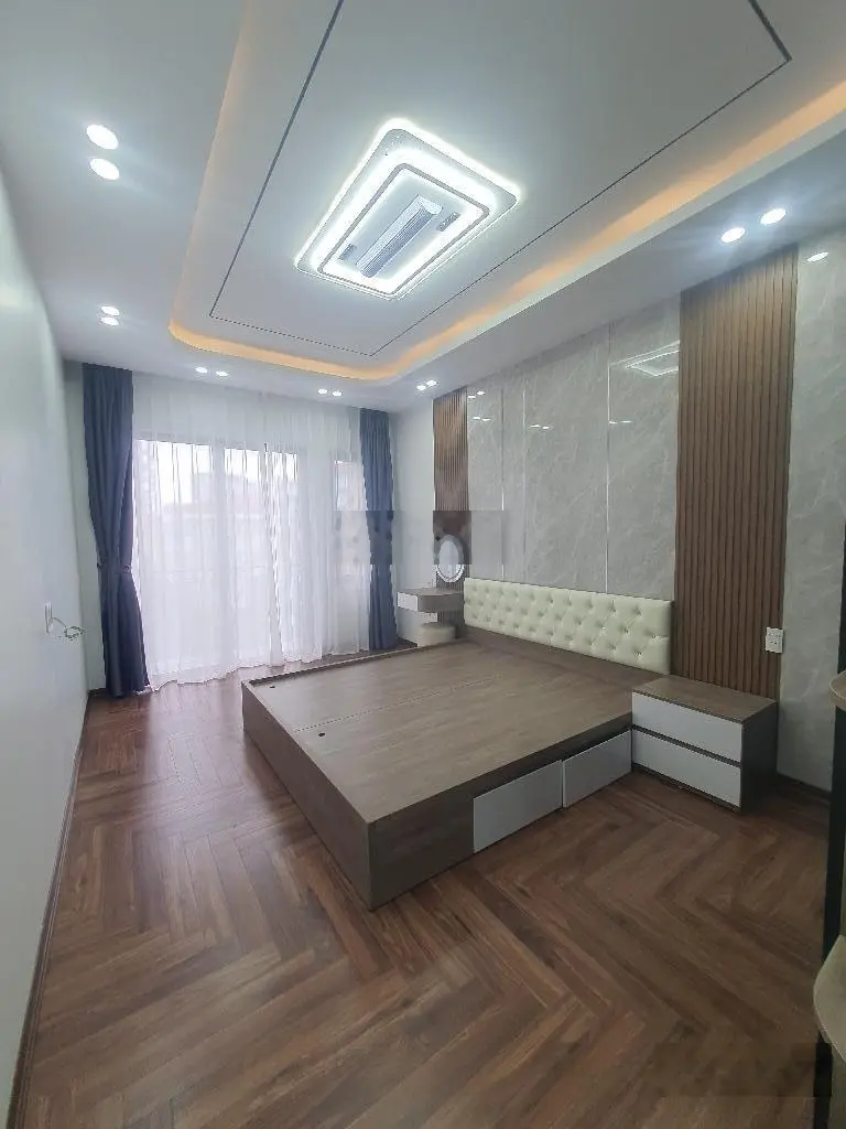 Bán gấp nhà 6 tầng 40m2, Nguyễn Sơn, Ngọc Lâm, ô tô đỗ cửa, thang máy, full nội thất