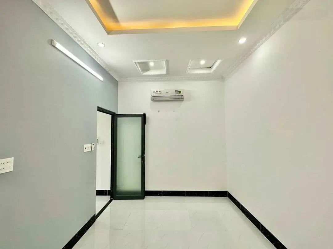 Bán gấp nhà tại Bình Chánh, gần sát ngay chợ, KCN, 80m2, nguồn thuê sẵn 6tr/th