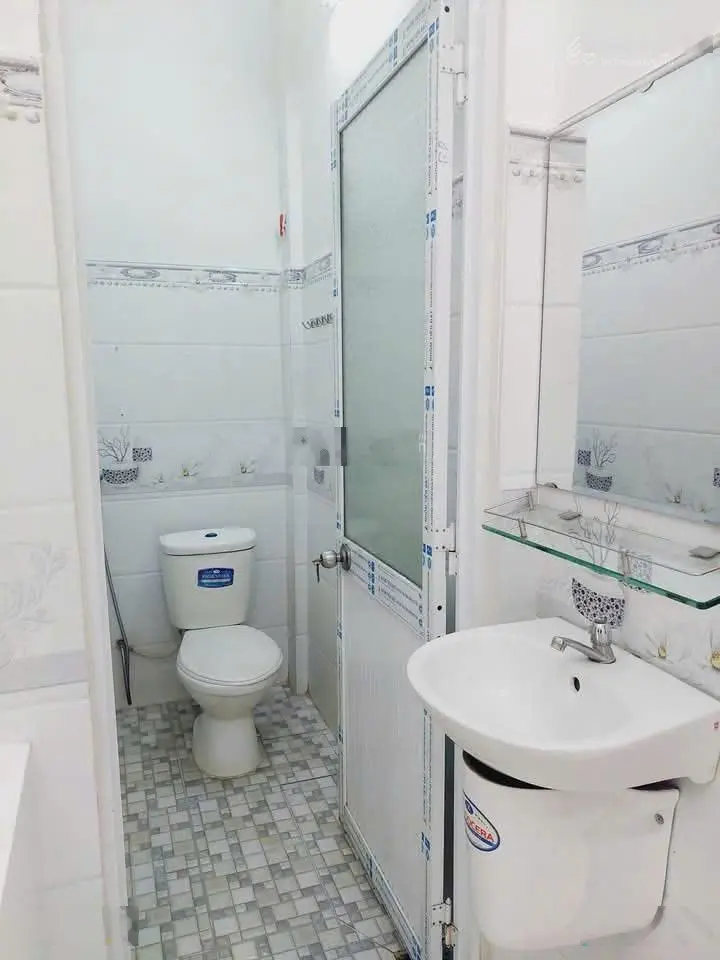 Kẹt ngân hàng nên tôi bán lỗ căn nhà 40m2 ngay chợ Mỹ Hạnh Bắc- đường Ấp Giồng Lớn - giá chỉ 690tr