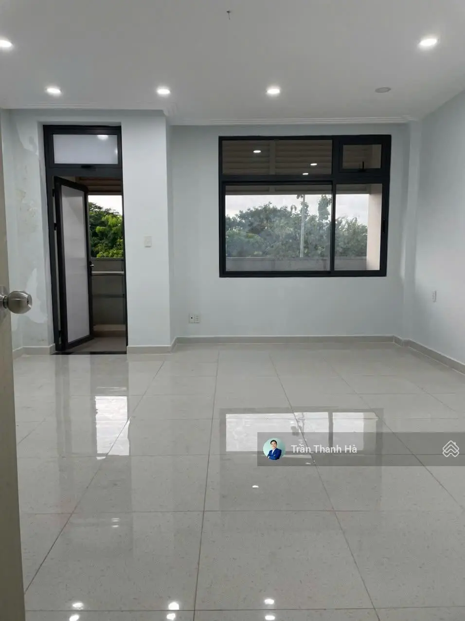 Bán nhanh nhà mặt phố 105m2 Vạn Phúc City, giá cực chất