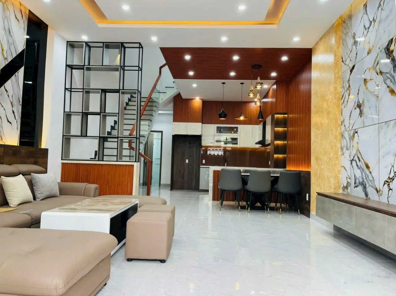 Bán gấp nhà mặt phố Huỳnh Thúc Kháng, 10,5 tỷ, 100m2, chính chủ, Q. Hải Châu, Đà Nẵng