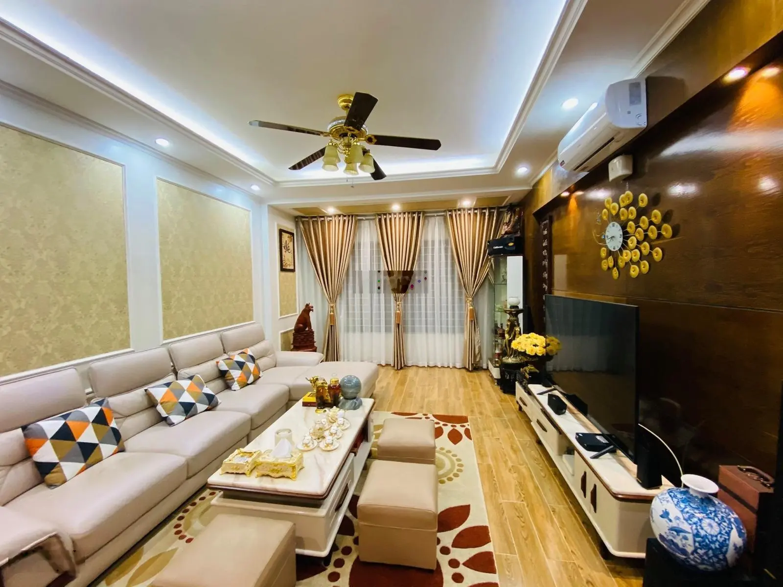 Bán nhà Kim Giang: 40m2*5T nhỉnh 6 tỷ lô góc có chỗ để xe trước nhà thoáng 30m ra đường chính hiếm