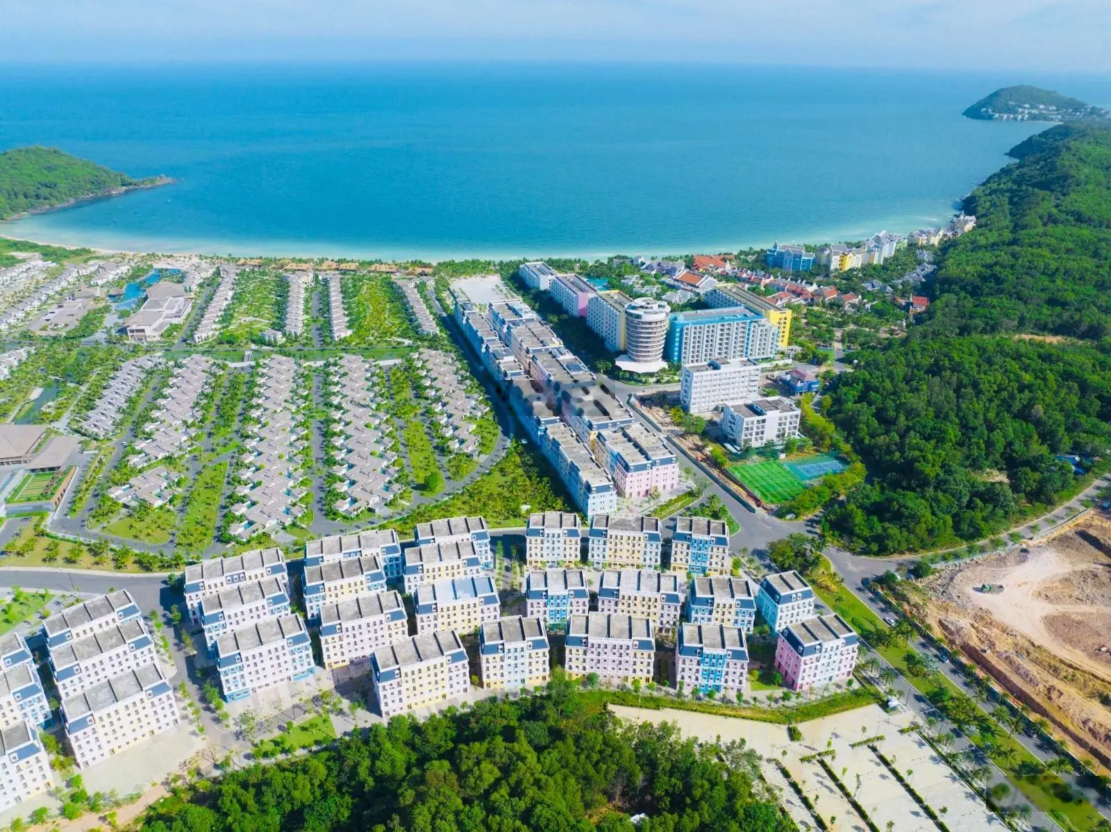 Cắt lỗ hơn 3 tỷ căn góc view sân Golf, gần quảng trường, giá 7 tỷ có thương lượng, 0365729912