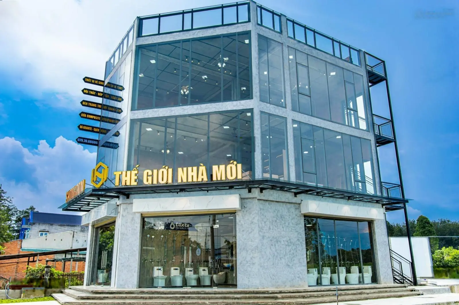 Bán showroom toà nhà 2 mặt tiền có hđ thuê 30tr/tháng