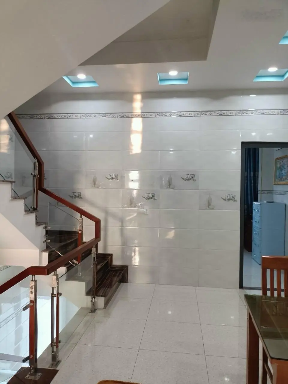 Hàng ngộp, giảm 600 tr, bán căn shophouse 3 tầng 2 MT tại Oasis City, giá chỉ 2.6 tỷ. LH 0901730811