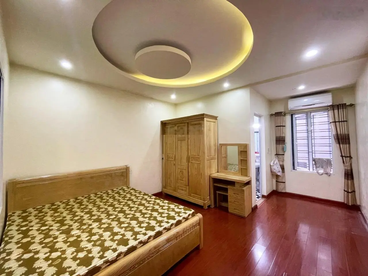 Bán nhà 4 tầng cực đẹp khu phân lô ngõ 193 Văn Cao DT 90m2, ngang 4.5m, giá hợp lý