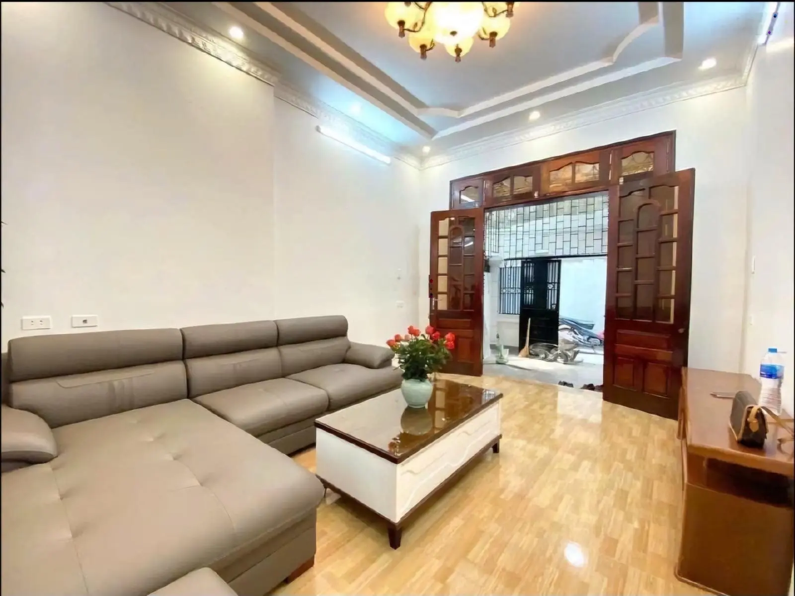 Cầu Giấy, Trung Kính 51m2, 4 tầng, giá 12.8 tỷ. LH Giang 0979388189