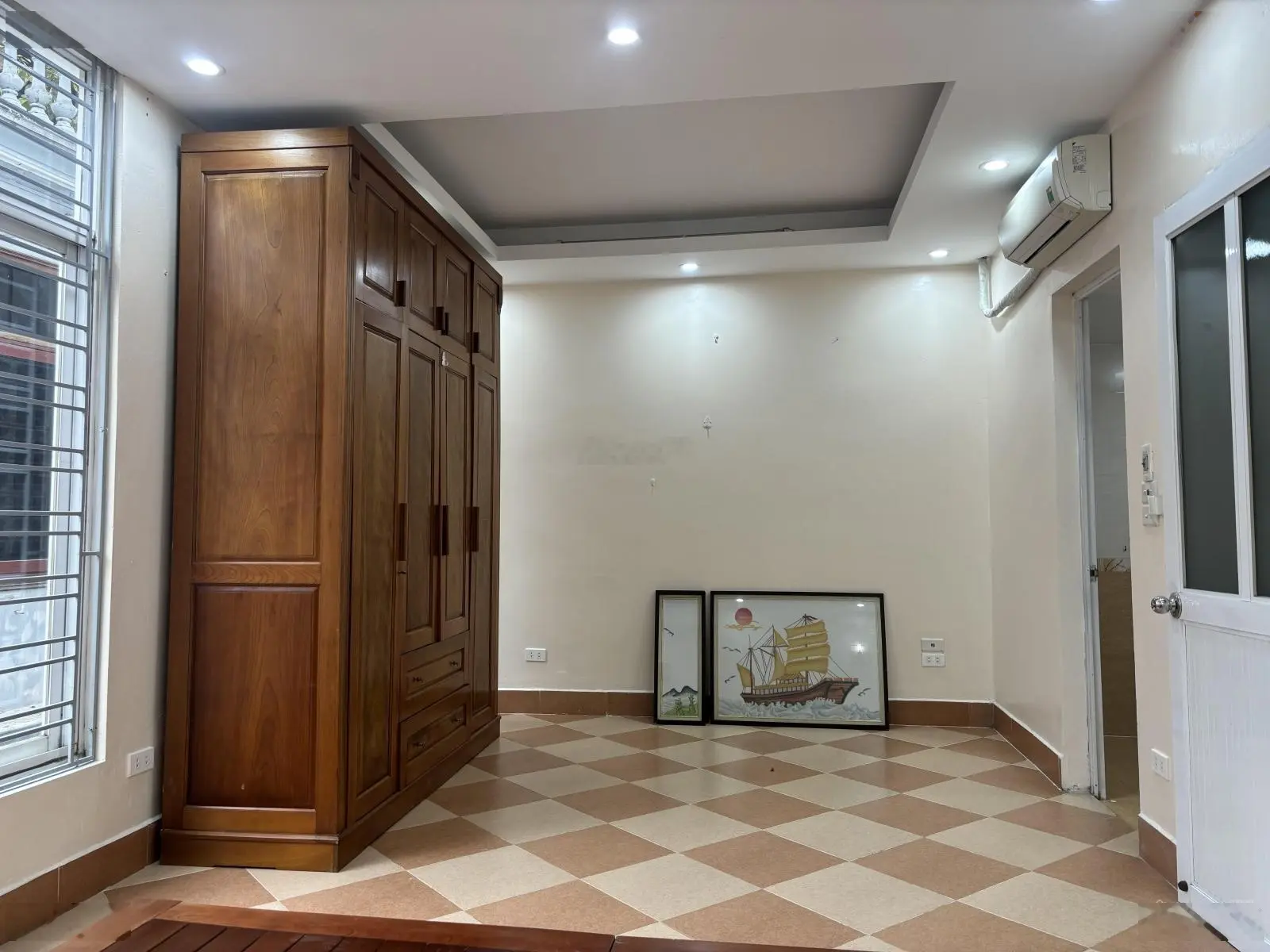 Siêu phẩm 141m2, 4 tầng, sổ đỏ chính chủ, đẹp, check quy hoạch tẹt ga, ưu tiên gia đình đa thế hệ