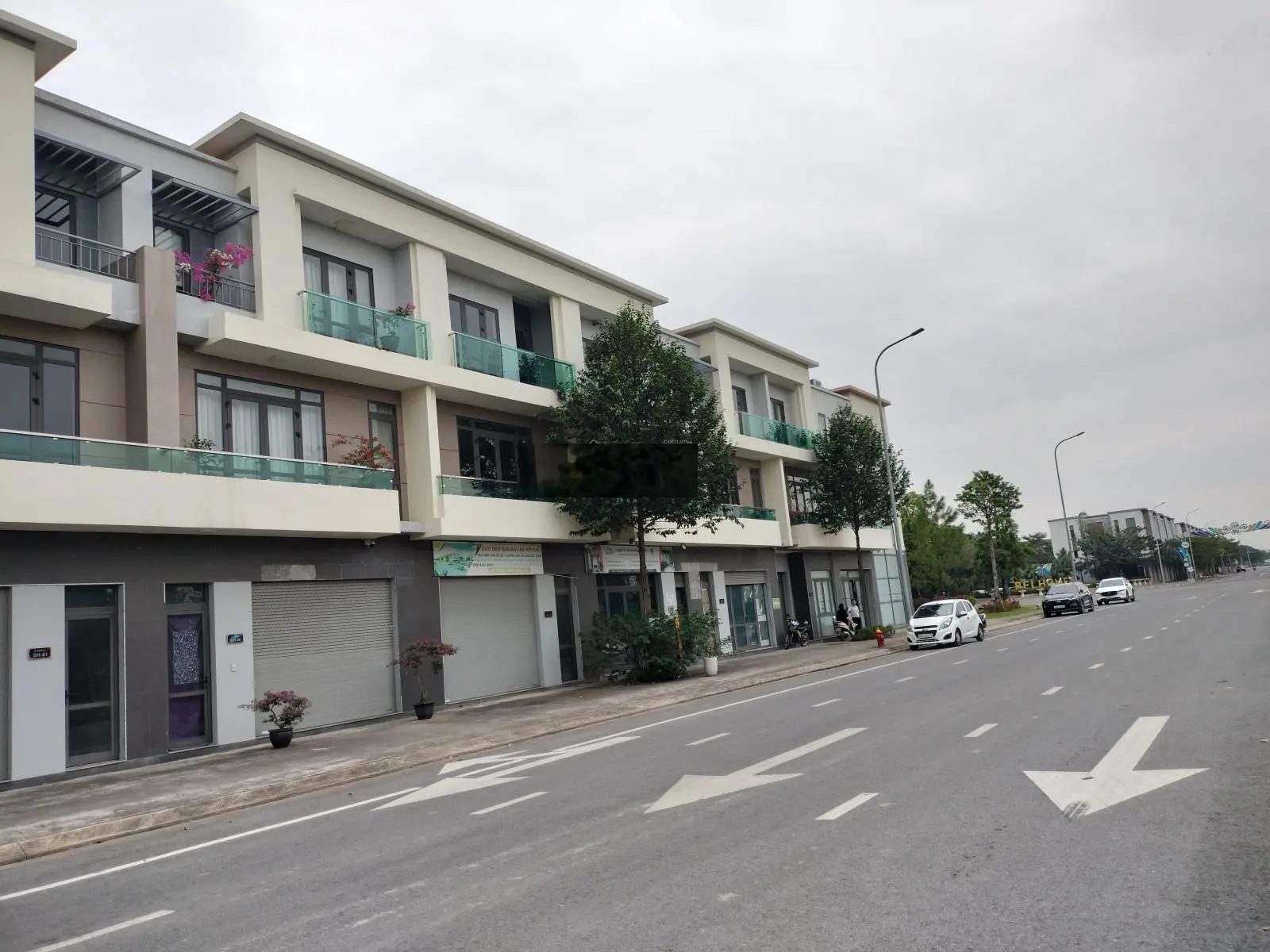 + CẦN BÁN GẤP CĂN SHOPHOUSE 120m2 .tại centa city vsip . ngay sát chợ vải ninh hiệp