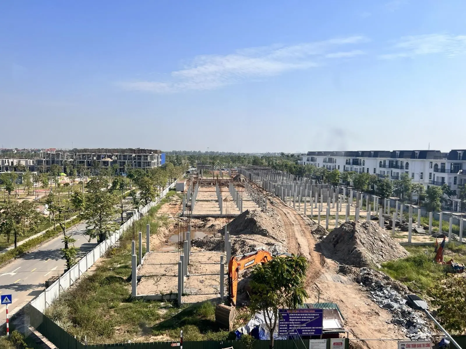 Cần tiền bán nhanh biệt thự 250m2 view công viên siêu mát giá chỉ 15.43 tỷ 95%. LH: 0903270123 zalo