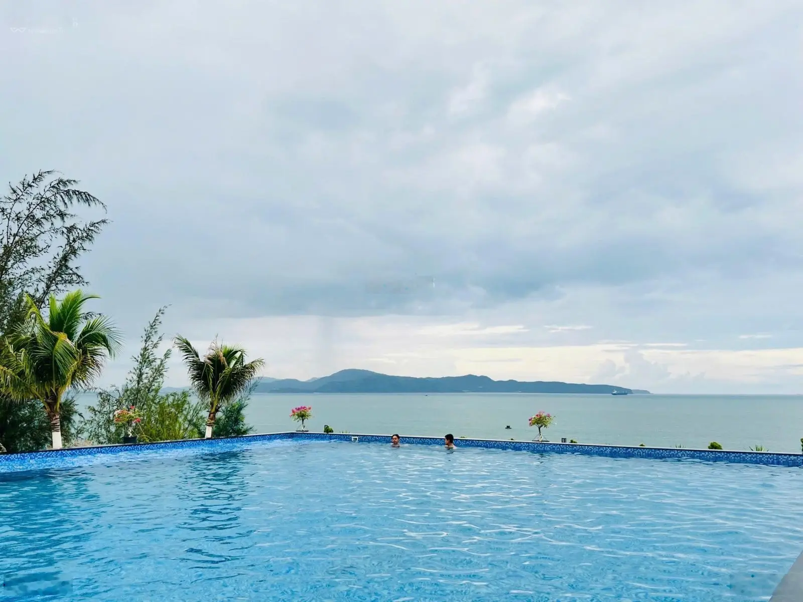 Cần bán resort biển quy nhơn. Giá bán 250 tỷ. LIên hệ 0868427900