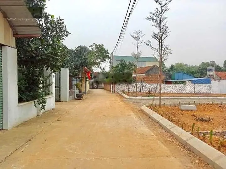 Chính chủ cần bán mảnh đất 65m2 ở xã Tân Xã, Thạch Thất. Ô tô đỗ cửa. Giá bán 2 tỷ