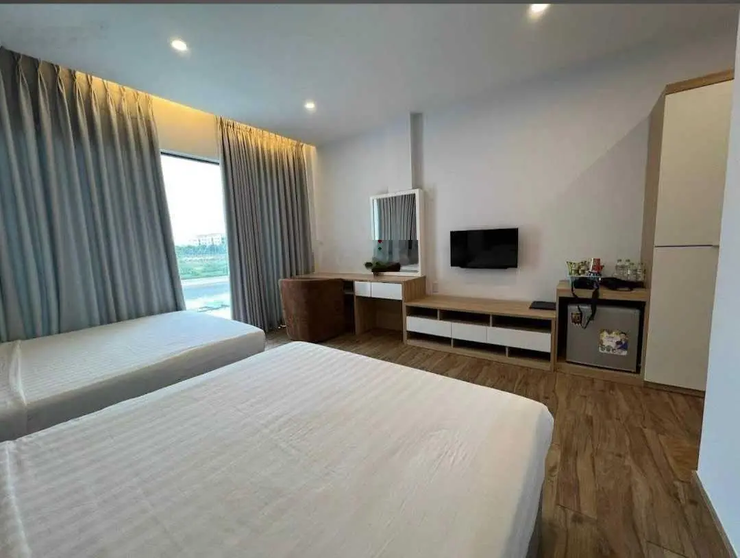 Cần bán khách sạn 2 mặt tiền 680m2 view kênh, đường Đào Tấn, khu trung tâm Hùng Vương Tp.Phan Thiết