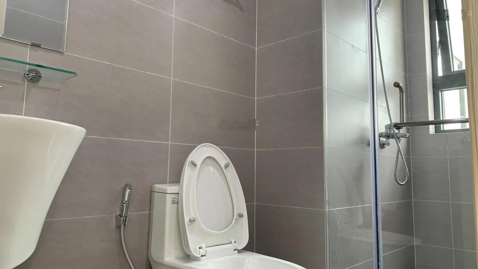 Một căn duy nhất! Chủ ngộp cần tiền bán nhanh căn góc Bcons Polygon 2PN + 2WC 56m2 giá bán 2.1 tỷ