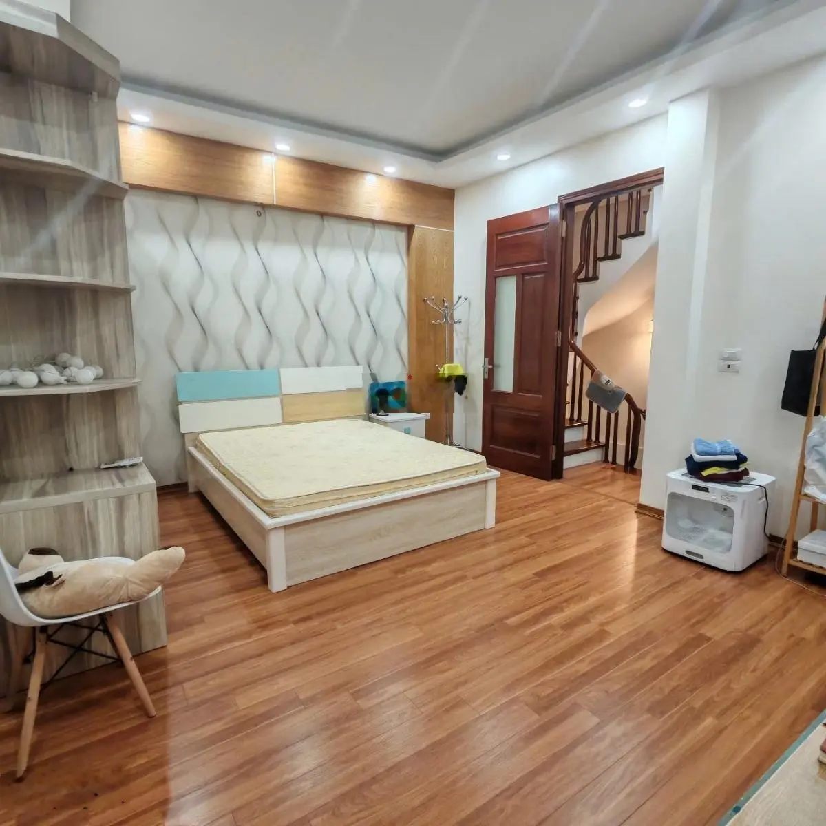 Bán nhà Quan Hoa, gần Yên Hòa, Cầu Giấy 32m2, 5T, MT 6m giá nhỉnh 6 tỷ