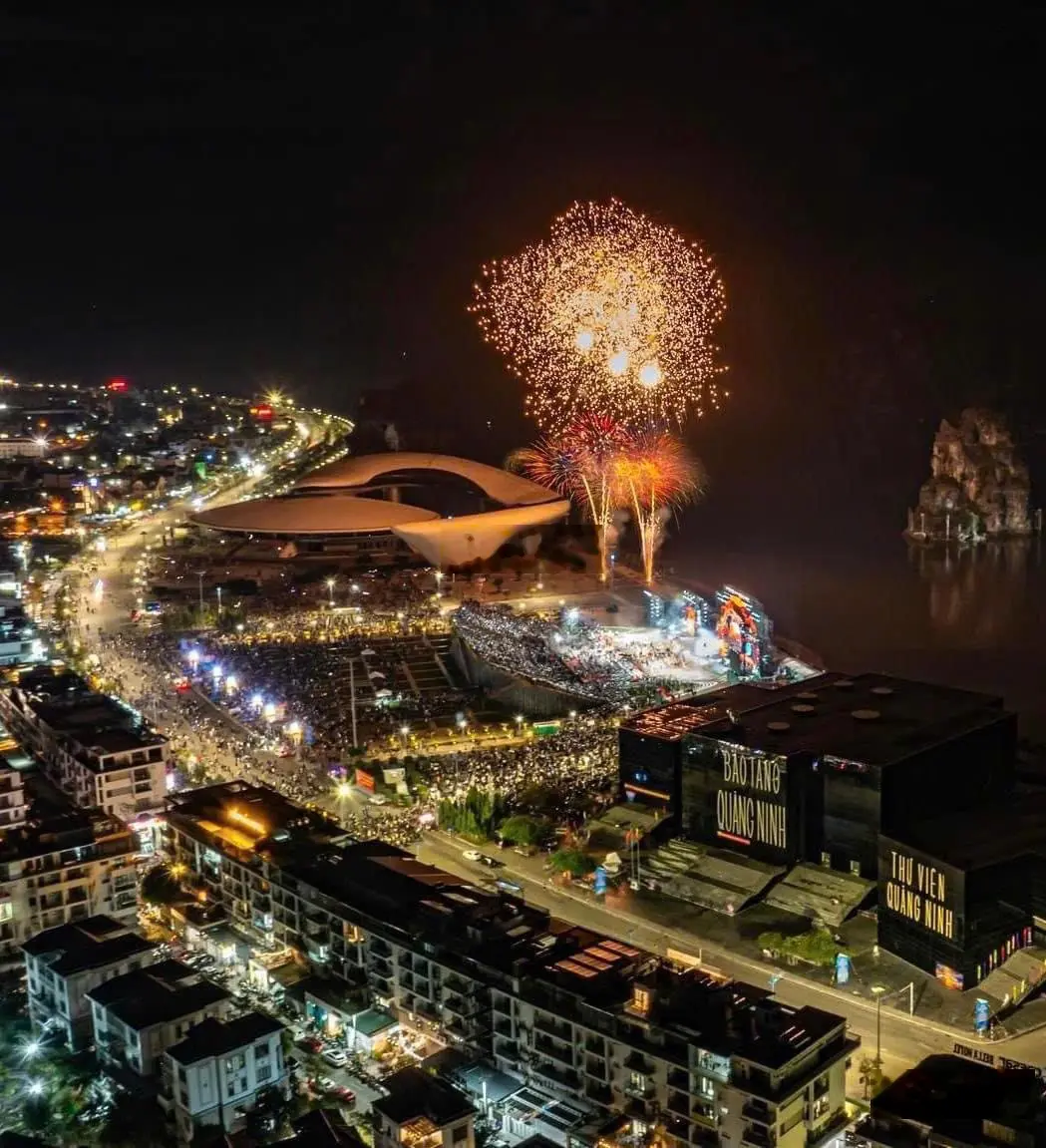 Bán căn hộ chung cư view vịnh an lành tại trung tâm đông dân cư cột 2, Hạ Long, Quảng Ninh.