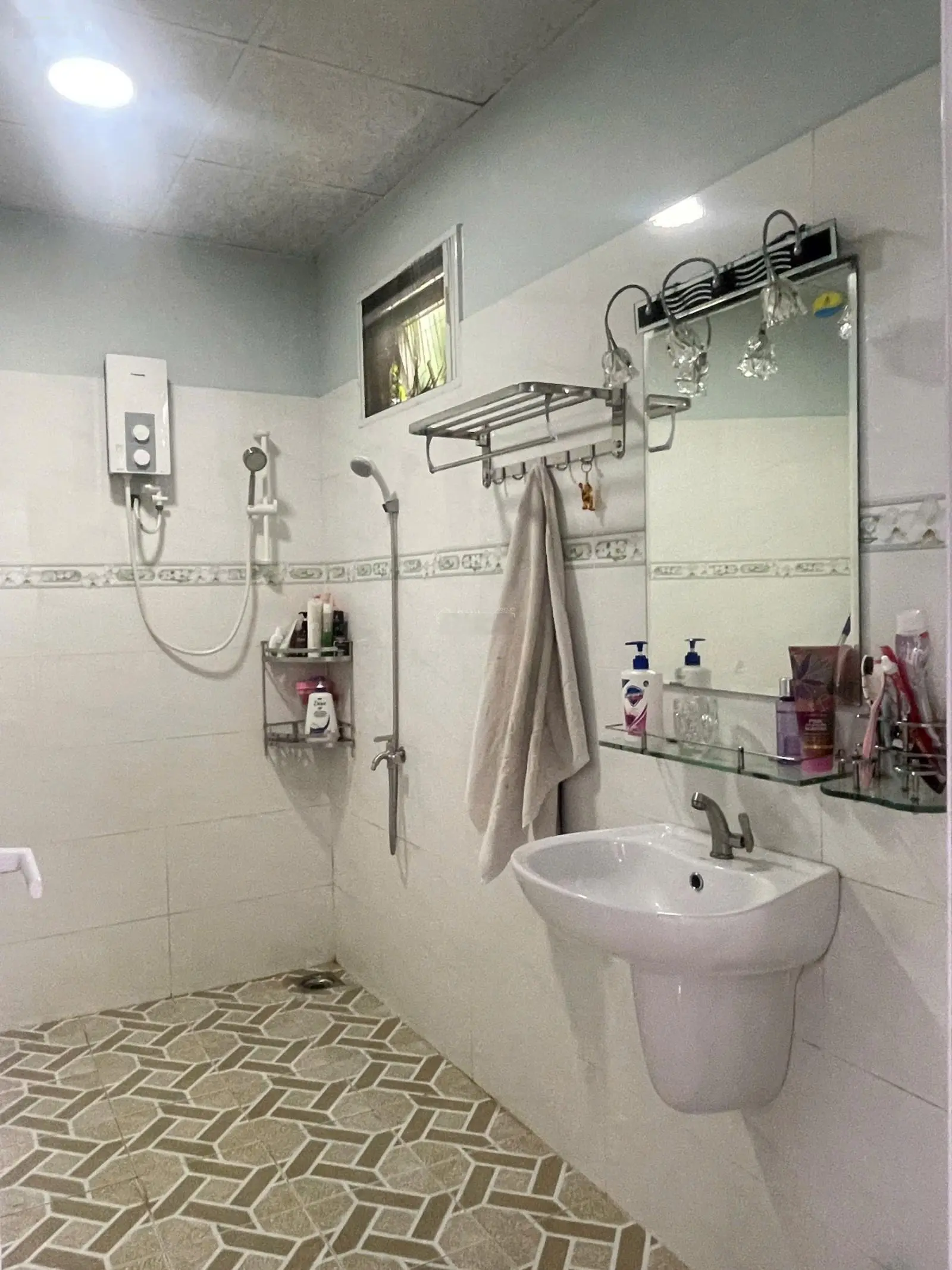 Nhà vườn nghỉ dưỡng siêu đẹp rộng 1.850 m2 có vườn cây, ao cá, nhà gỗ, thủy tạ, 3 phòng ngủ, 3 WC