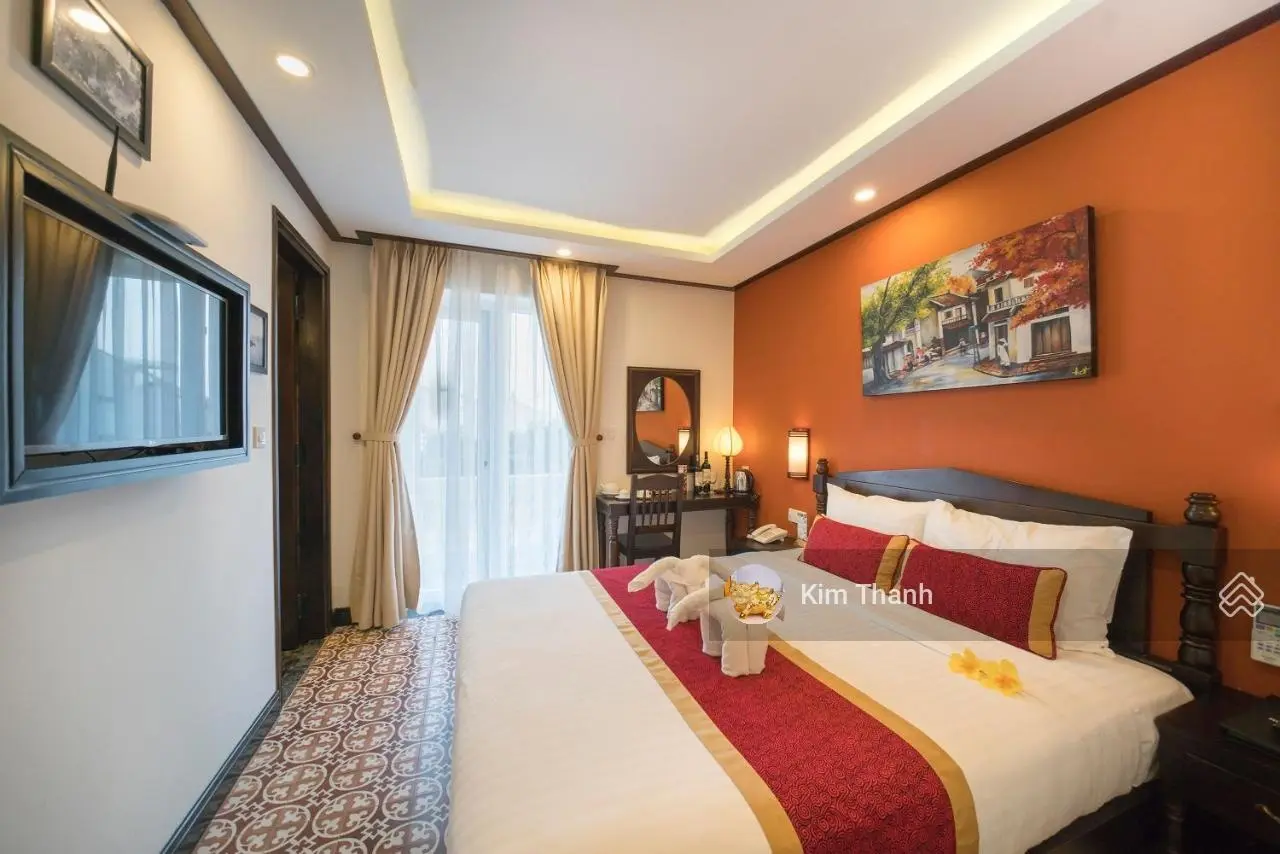 Bán hotel đang kinh doanh tốt - mặt phố lý thái tổ, hội an