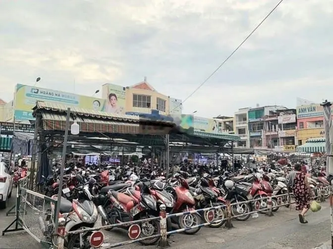 nhà mặt tiền view công viên chợ hạnh thông tây. quang trung