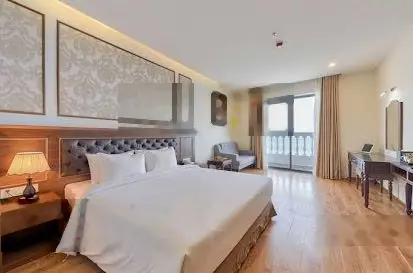 Bán khách sạn biển Nha Trang, 298m2, 20 tầng, 100 phòng, doanh thu 40 tỷ/năm. 195 tỷ