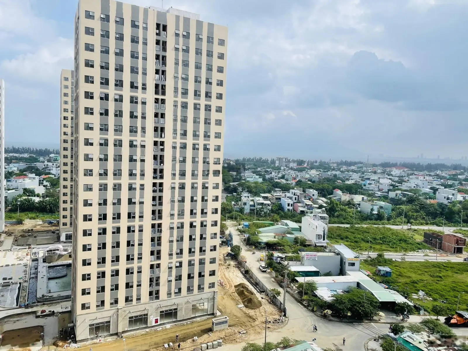 CĐT còn vài căn 2PN (59.2m2) view Quảng Trường, hồ bơi nội khu giá Full 100% chỉ 1.570 tỷ