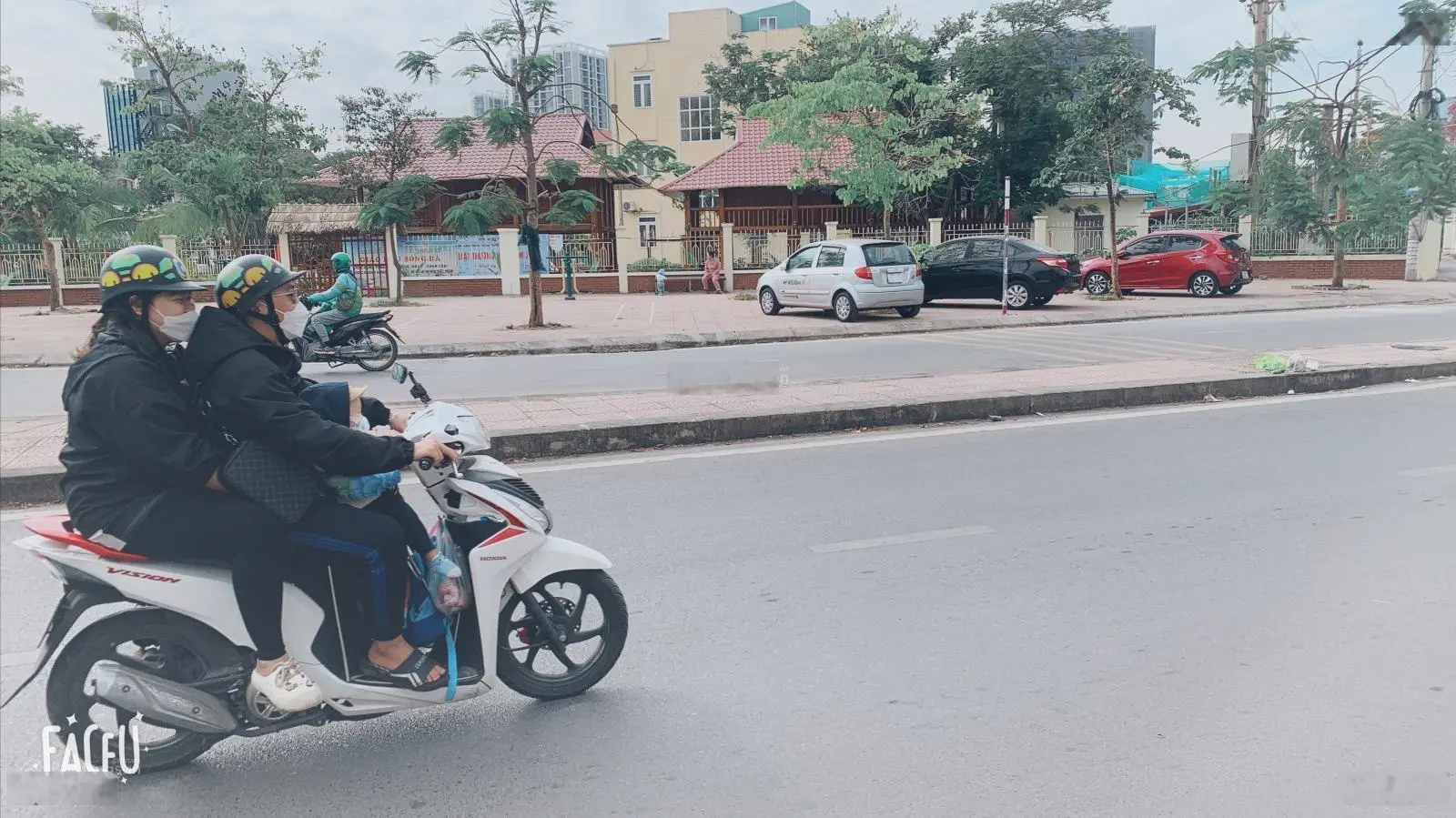 Bán nhà đất mặt đường Thiên Lôi, đường 2 chiều, gần Mai Hồng Phúc, sổ đỏ chính chủ