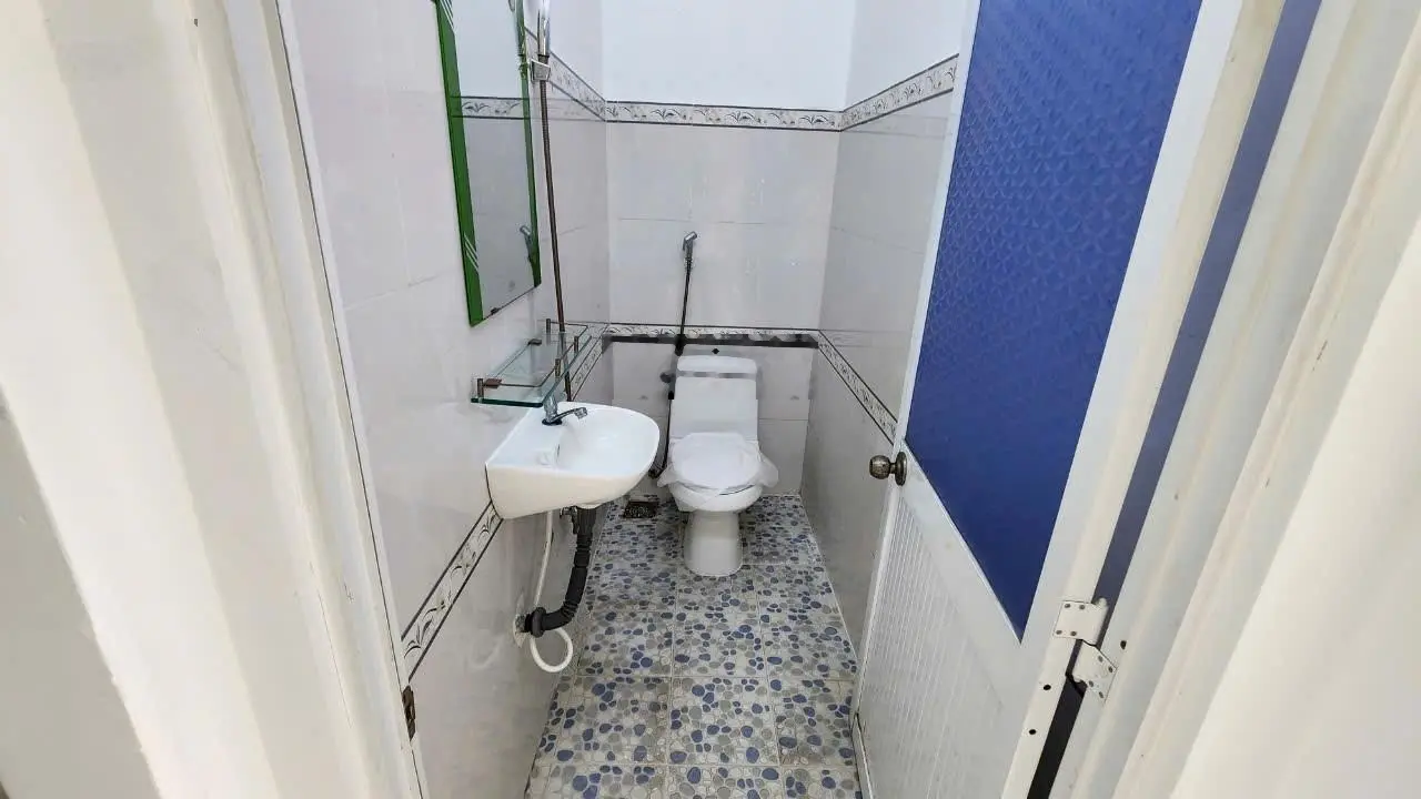 Bán nhà riêng 56m2, 2 lầu, 4PN 3WC, Đ. Phan Văn Hớn, gần Chợ Bà Điểm