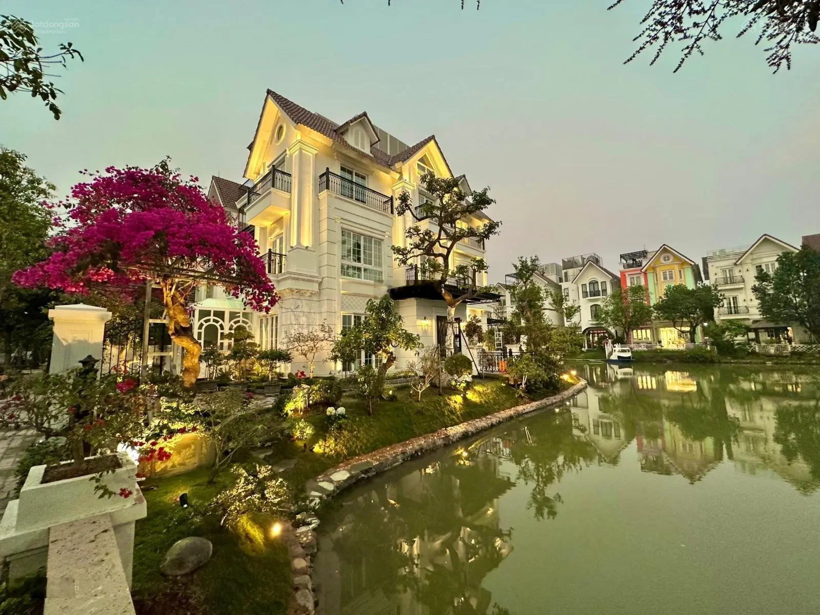 Bán nhanh, đầu hồi Hoa Phượng, TN - ĐN, 342m2, 99 tỷ, sông thoáng, Vinhomes Riverside 0962 6789 88