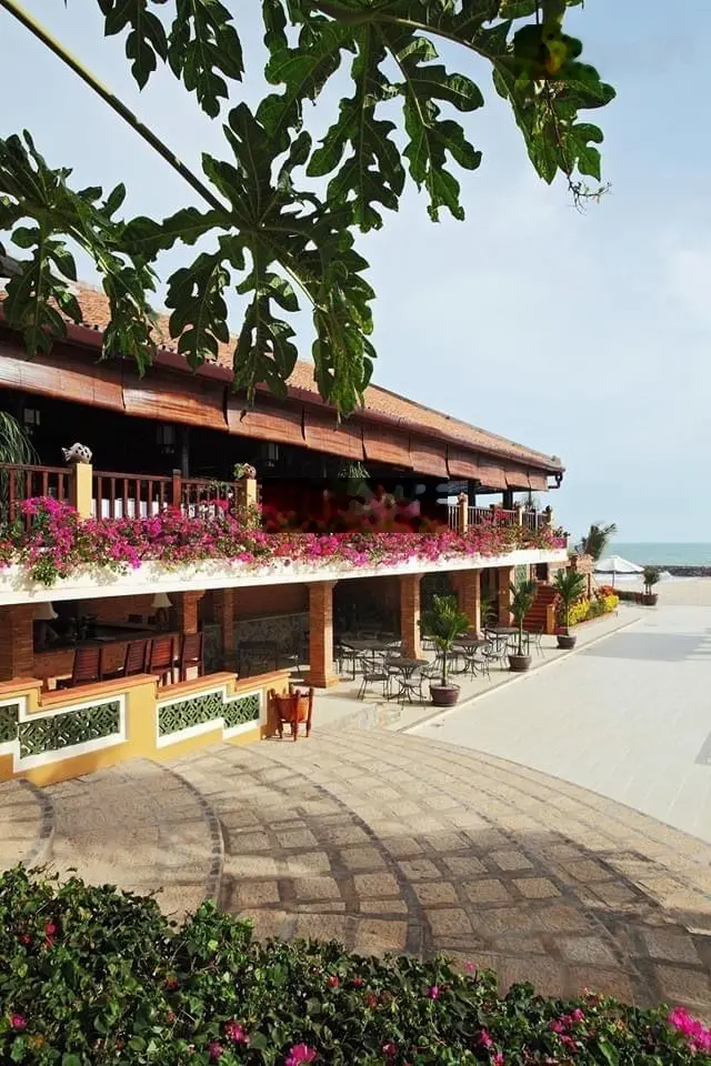 Bán resort kề biển Mũi Né, Phan Thiết, quy mô 8328m2, mặt biển bãi cát đẹp giá 150 tỷ