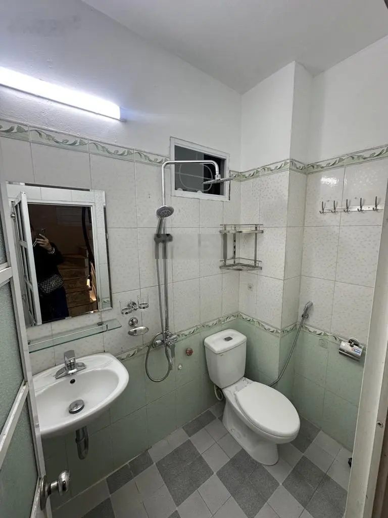 Bán nhà riêng tại Vĩnh Hưng, 6,39 tỷ, 35 m2, 3PN, 4WC, pháp lý đầy đủ, hàng hiếm tại giá tốt