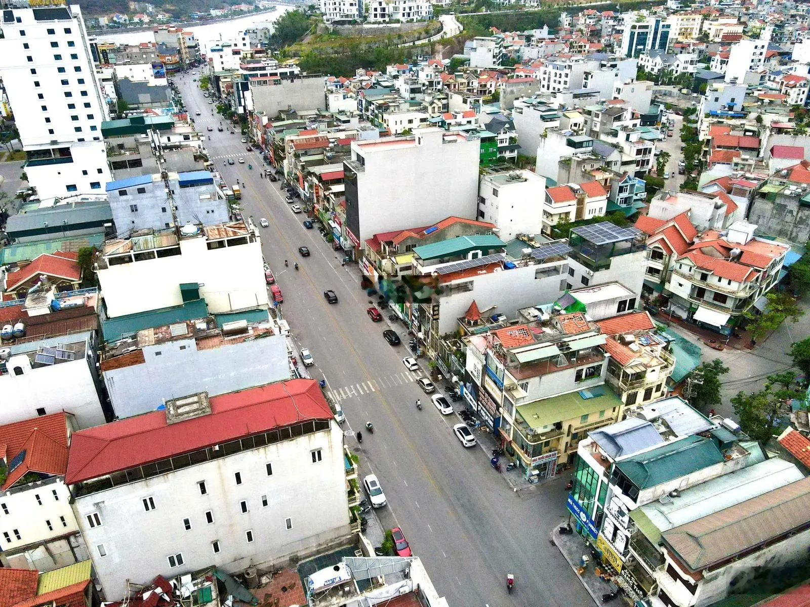 Nhà mặt đường Cái Dăm - Bãi Cháy. Đang cho thuê 20tr/ tháng. Kinh doanh all các mặt hàng