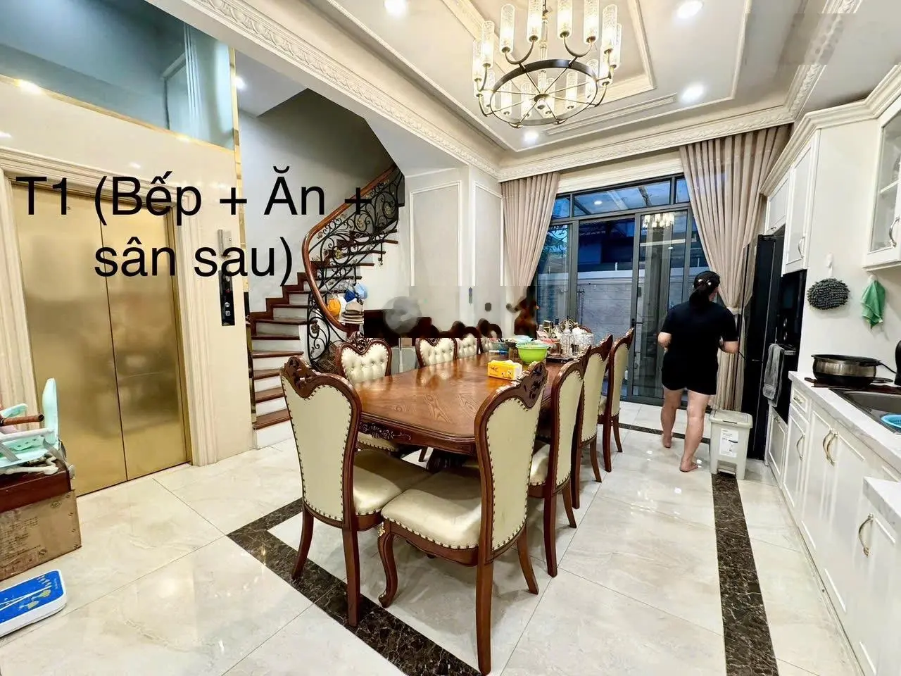 Bán liền kề Vinhomes The Harmony gần hồ điều hoà, hoàn thiện xịn có thang máy, giá hợp lý