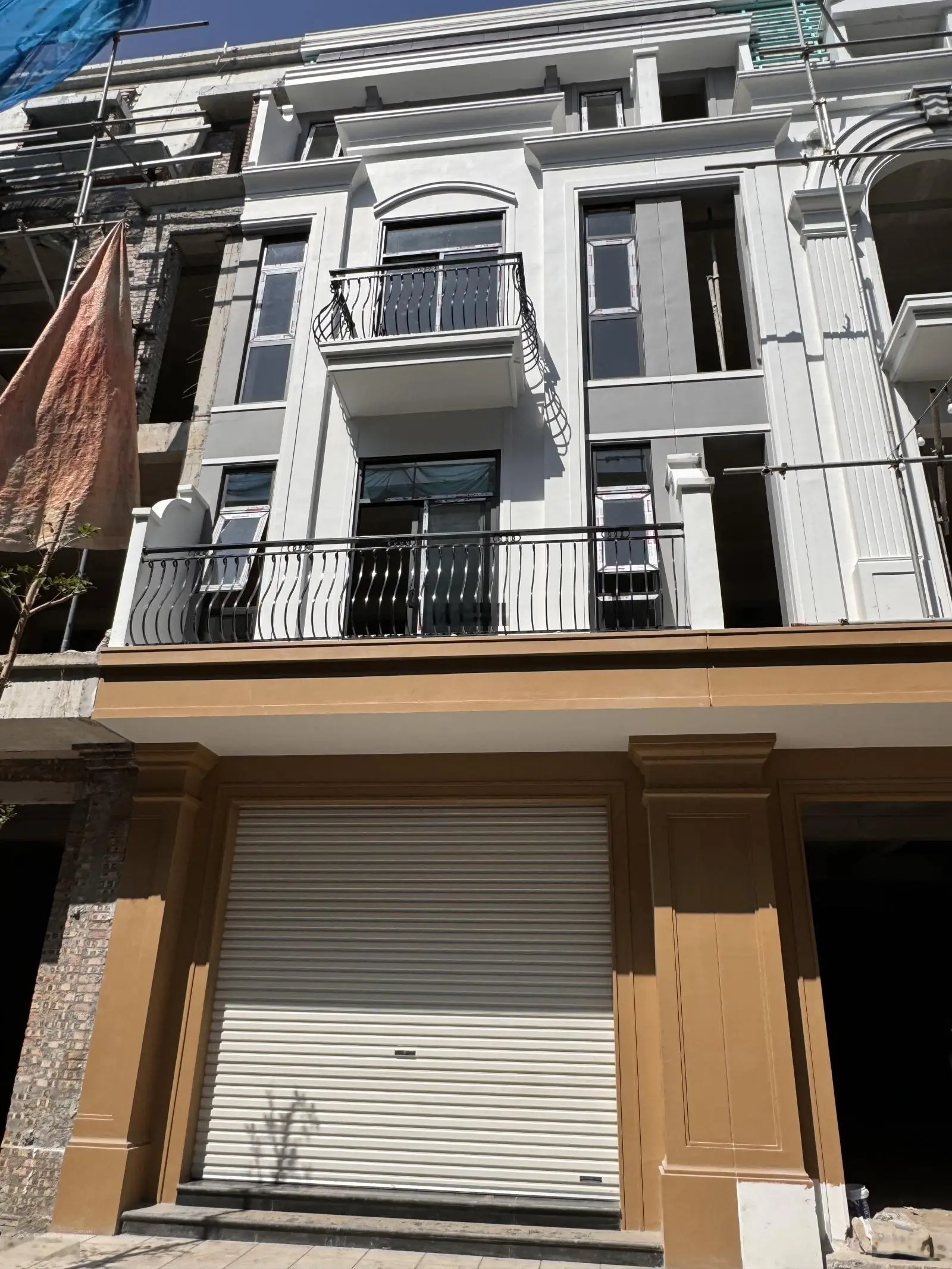 Bán shophouse giá ưu đãi tại Star Central - 4,9 tỷ bàn giao hoàn thiện mặt ngoài - 4 tầng