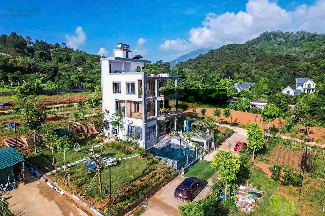 Cần bán lô đất mặt tiền đẹp view trực diện hồ Yên Bài Ba Vì