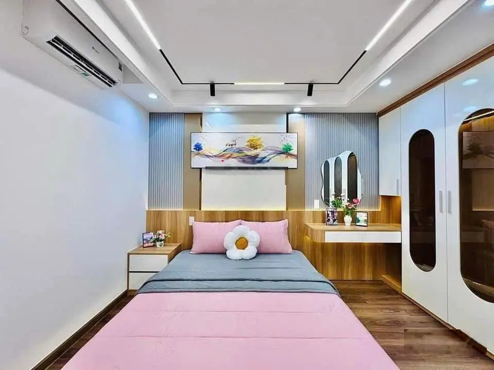 1 căn nhà đẹp mới nhận ngay Thái Phiên, Quận 11. Giá: 2 Tỷ 650 / 52m2. Sổ hồng riêng, hẻm ô tô 5m