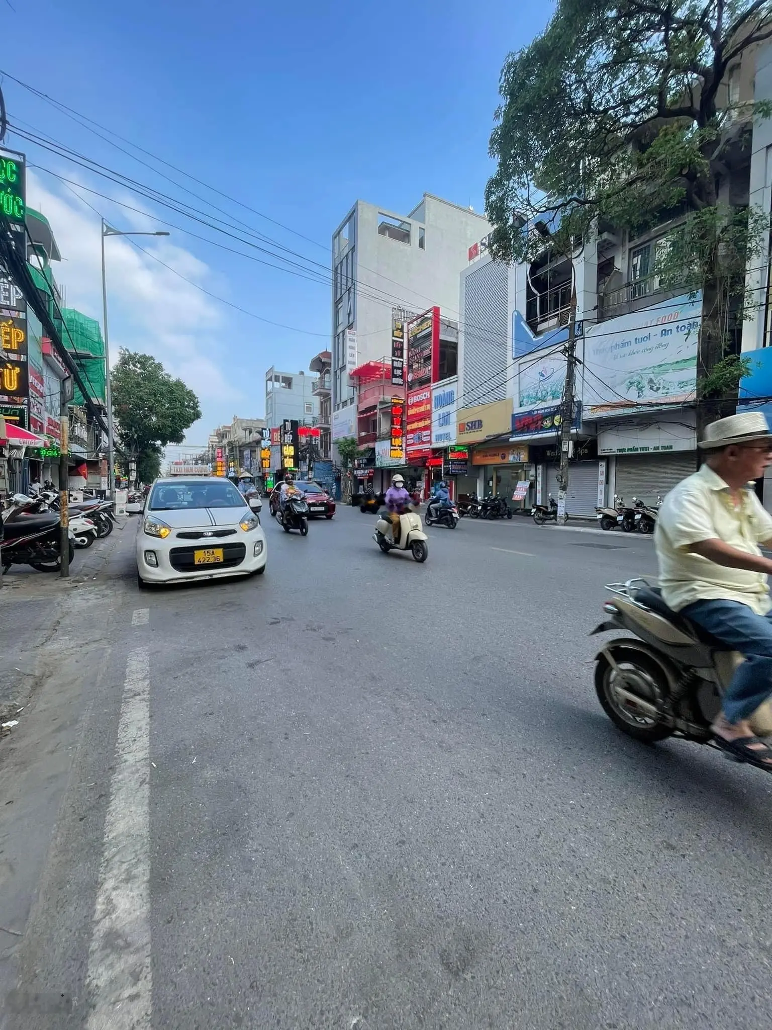 Bán căn nhà mặt phố Tô Hiệu , Lê Chân . DT 198m ; Mặt tiền 7,5m vuông , vỉa hè rộng . LH 0986 351 ***