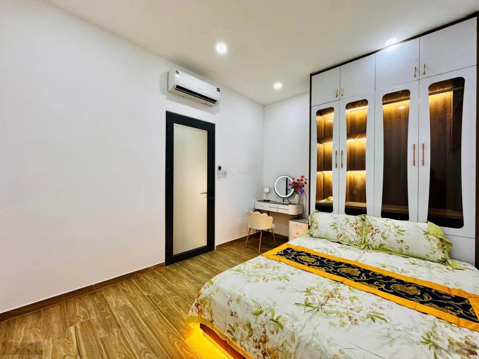 Bán nhà MT hẻm 418 Trần Phú, P7, Q5. 68,8m2 giá 2 tỷ 3 đang cho thuê 26 triệu/tháng, sổ hồng riêng