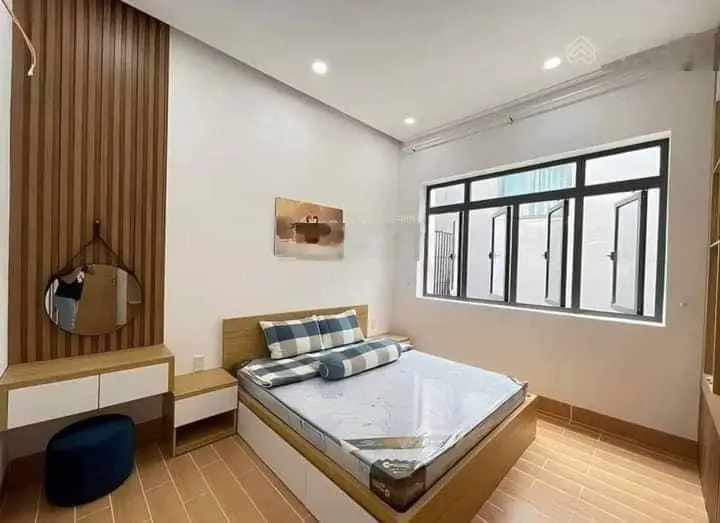 Chủ nhà kẹt tiền bán gấp nhà Lý Thái Tổ, Phường 10, quận 10, 50m2, giá 2tỷ750, hẻm xe hơi 4,8m