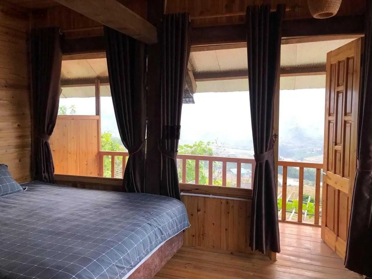 Cần bán homestay Tả Van Mông view nhìn thung lũng ruộng bậc thang!