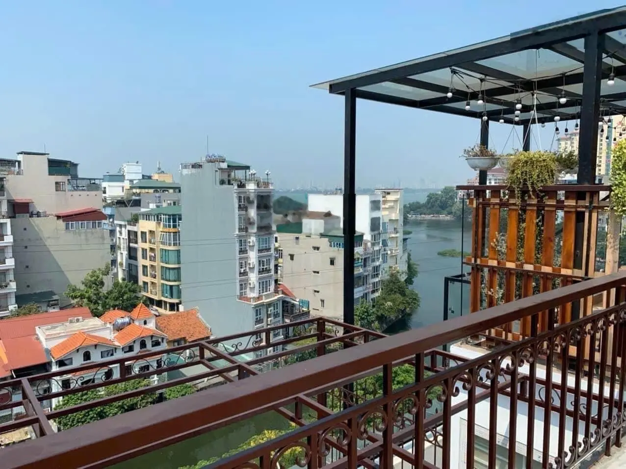 Bán toà nhà apartment mặt phố hồ Trúc Bạch - nội thất xịn vỉa hè rộng thoáng 104m2, giá 68tỷ