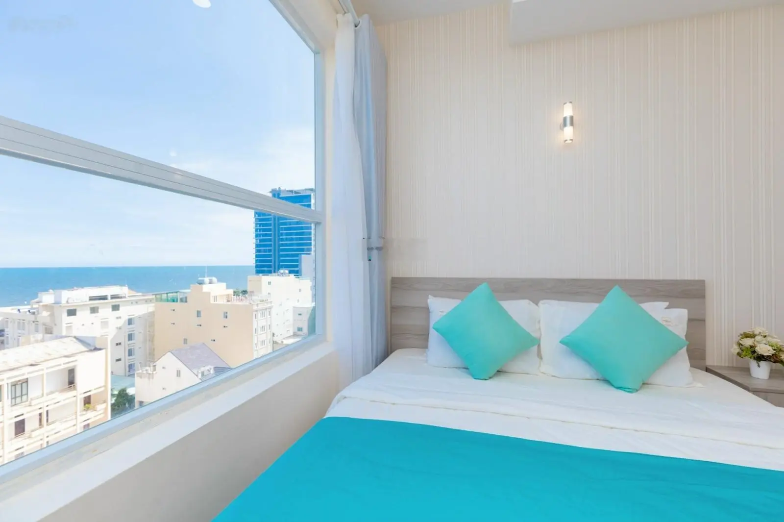 Cần bán căn 2 phòng CC Vũng Tàu Gold Sea, 80m2 full nội thất view biển. Lh e Yến 0792 366 ***