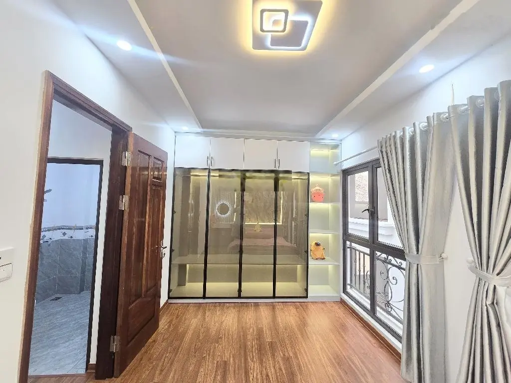 Chính chủ gửi bán. Nhà 42m2 có gác lửng đẹp như hình. Nhà full nội thất