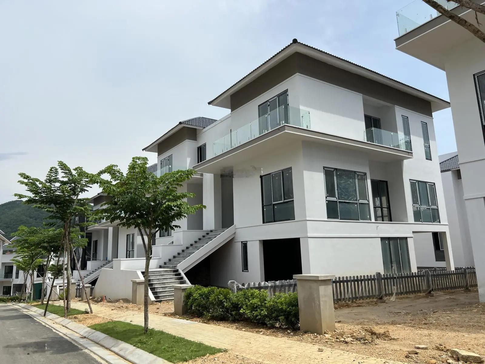 Cần bán căn Xanh Villas 266m2 giá 13,5 tỷ, vị trí đẹp, mặt tiền 13m, thiện chí bán giá thương lượng