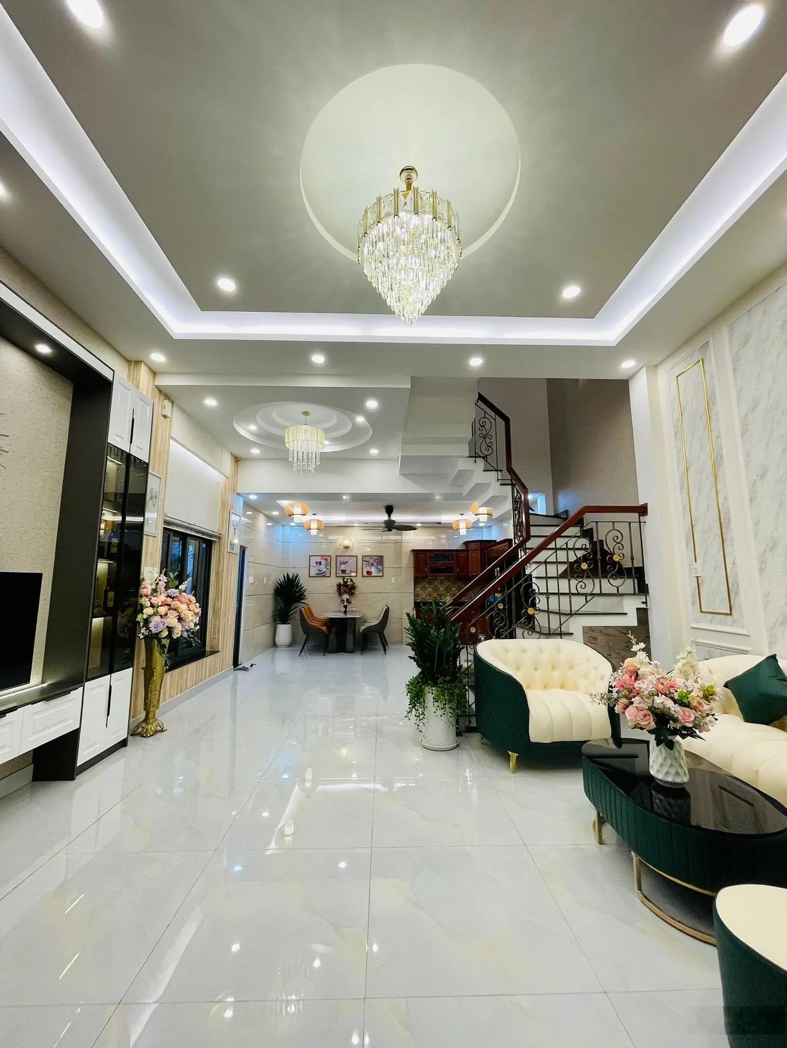 Tôi cần bán nhà đường hương giang, quận 10, giá: 4,89 tỷ/71,5m2, 1 trệt 2 lầu, 4pn, gần th bắc hải