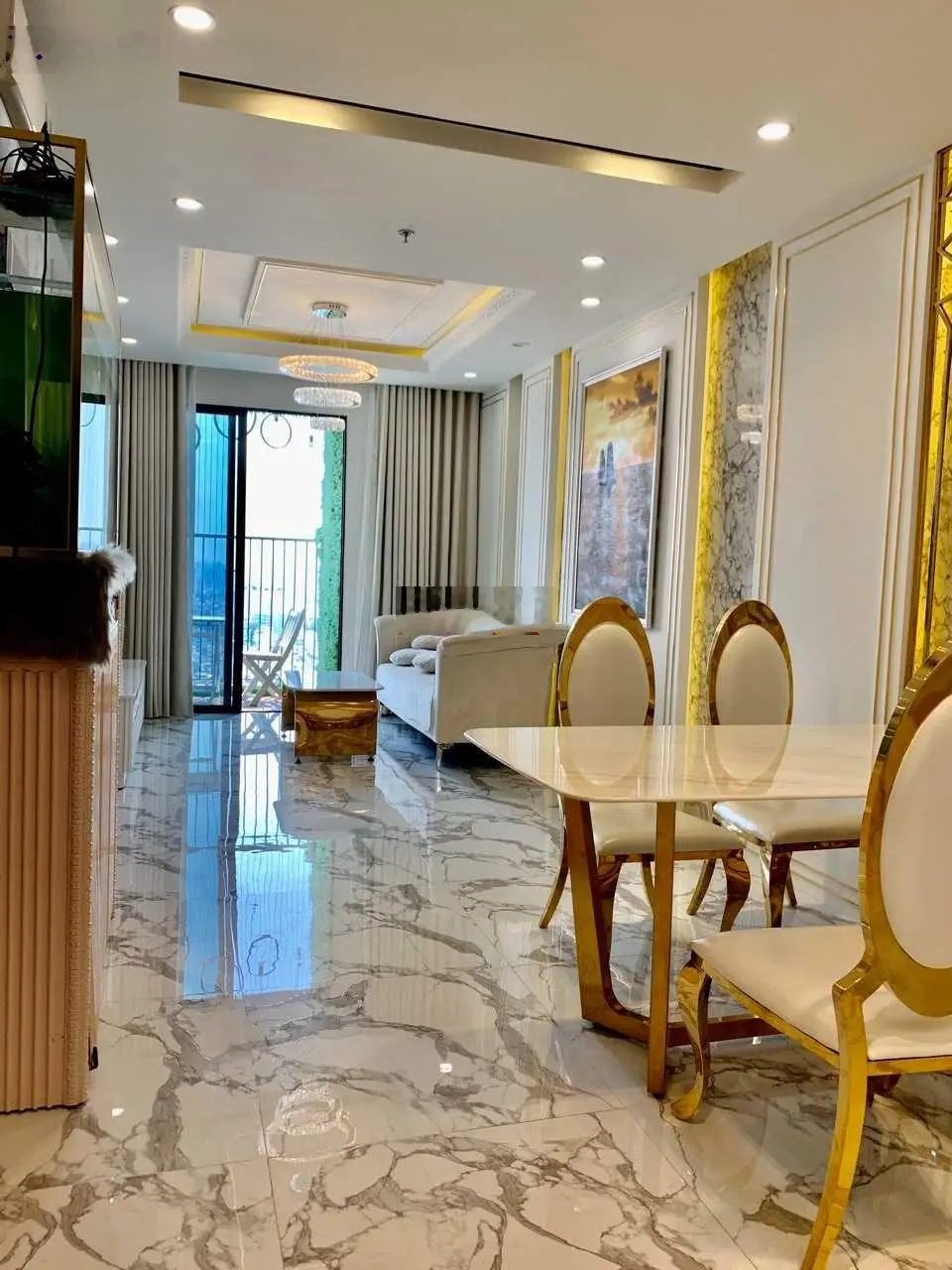 Cần bán gấp CH chung cư Gold View, Q4 100m2, 3PN, 2WC, full giá: 5.8 tỷ. 0933033468 Thái view đẹp