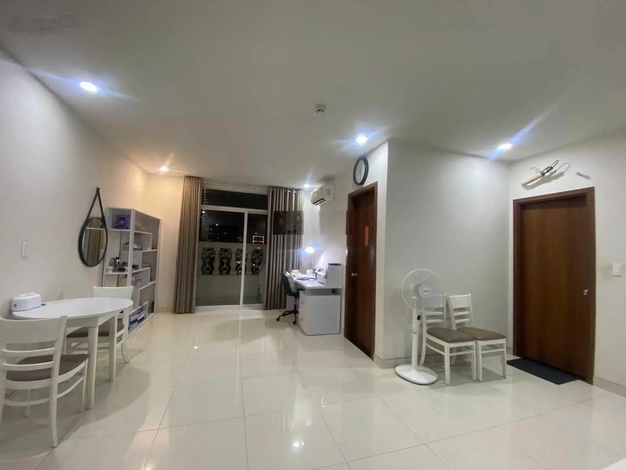 Bán nhanh Grand Riverside 55m2, 1PN, 1WC, nhà đẹp. 3,3 tỷ net. Lh: 0983 568 *** gặp Tín