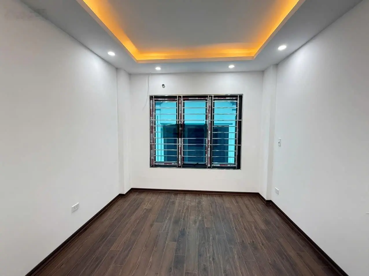 Bán nhà 4 tầng, 35m2, ngõ 282 Kim Giang, chỉ cần 5 tỷ, SĐCC, 4 ngủ